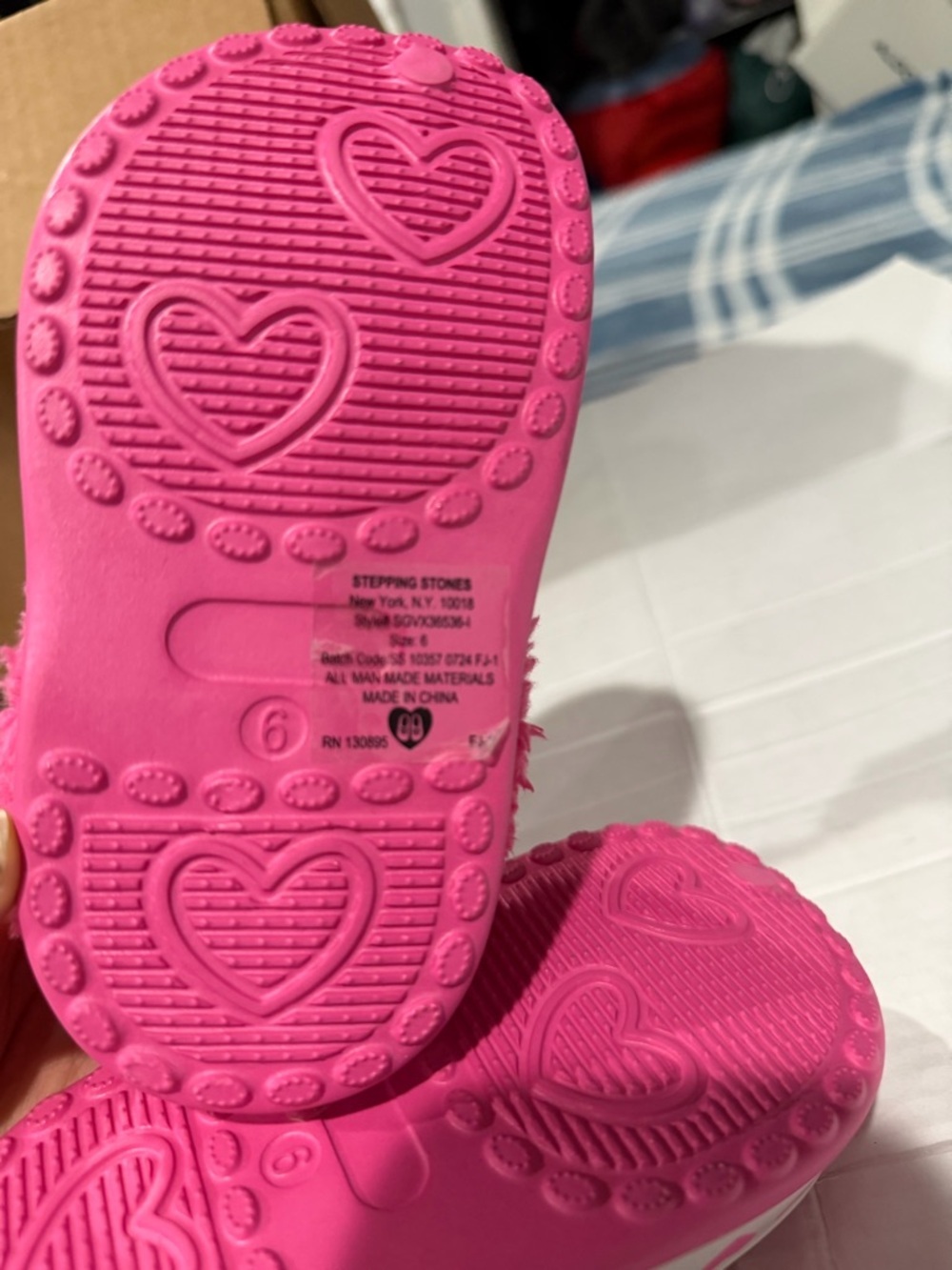 Kids Pink Heart Slip-On Clogs with Fuzzy Lining - Picture 5 of 6